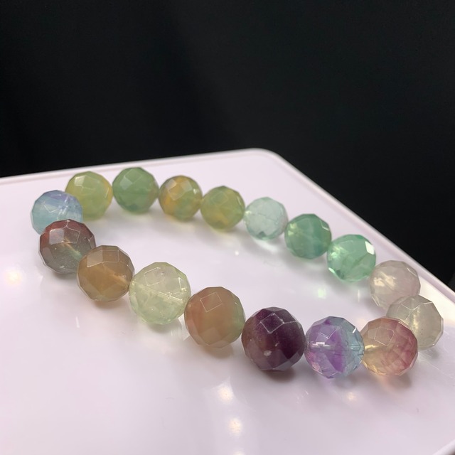 64面フローライトカットブレスレット