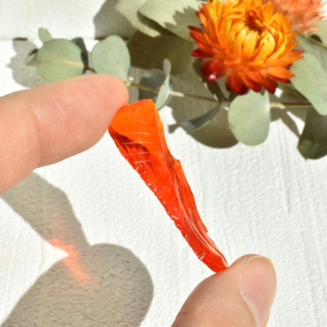 【レア色】インドネシア産アンダラクリスタル原石 スパークルオレンジ A