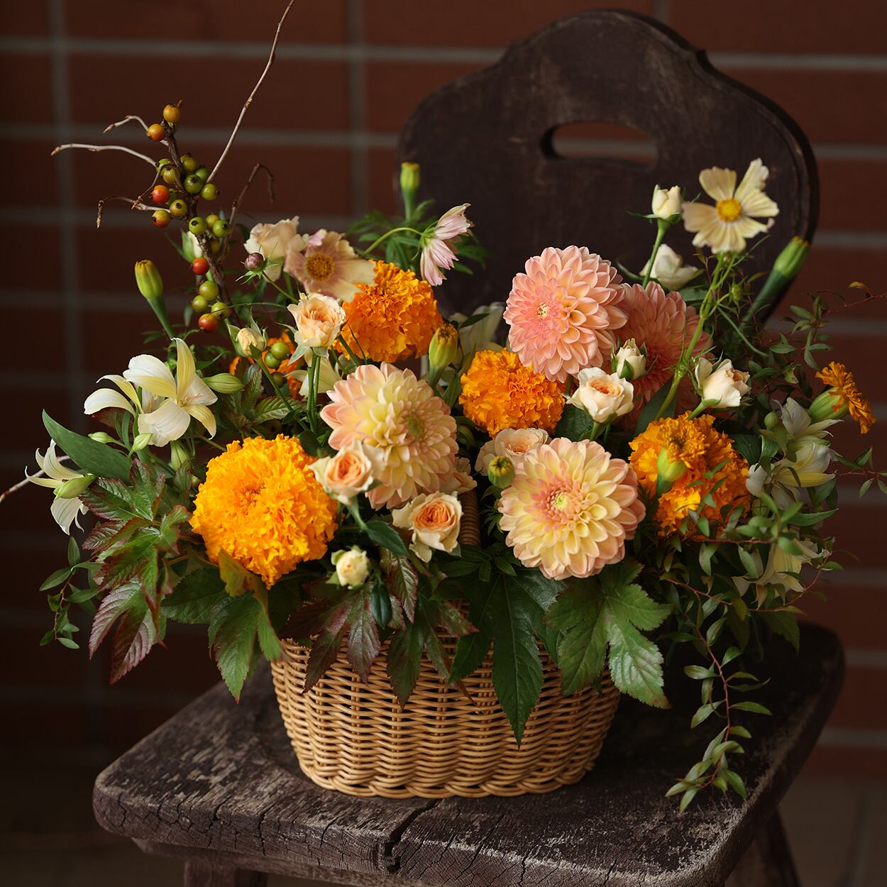 手つきカゴのアレンジメント | フラワーショップ Bremen Flower Japan