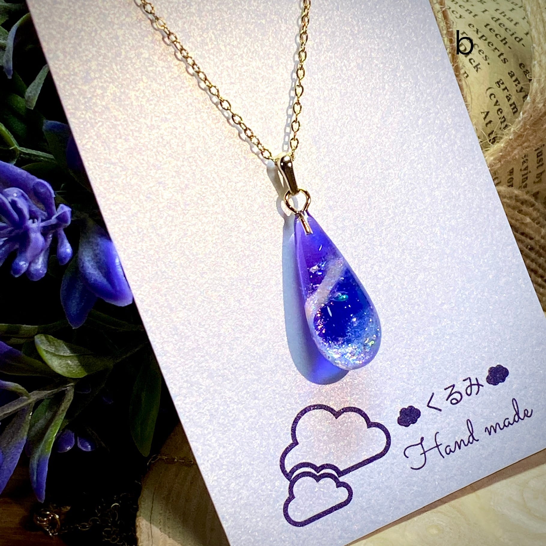 宇宙レジンペンダント  天の川  涙型 22mm × 9mm  b