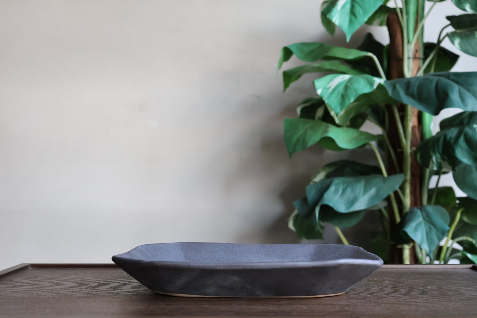 益子焼 わかさま陶芸 やさしい器 八角皿（小）ブロンズ黒マット