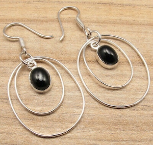 黒オニキス　BLACK ONYX　魔除け 精神安定 シルバーフックピアス