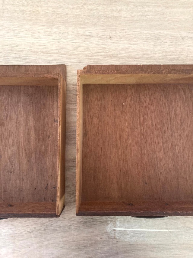 味わいのある古い文机