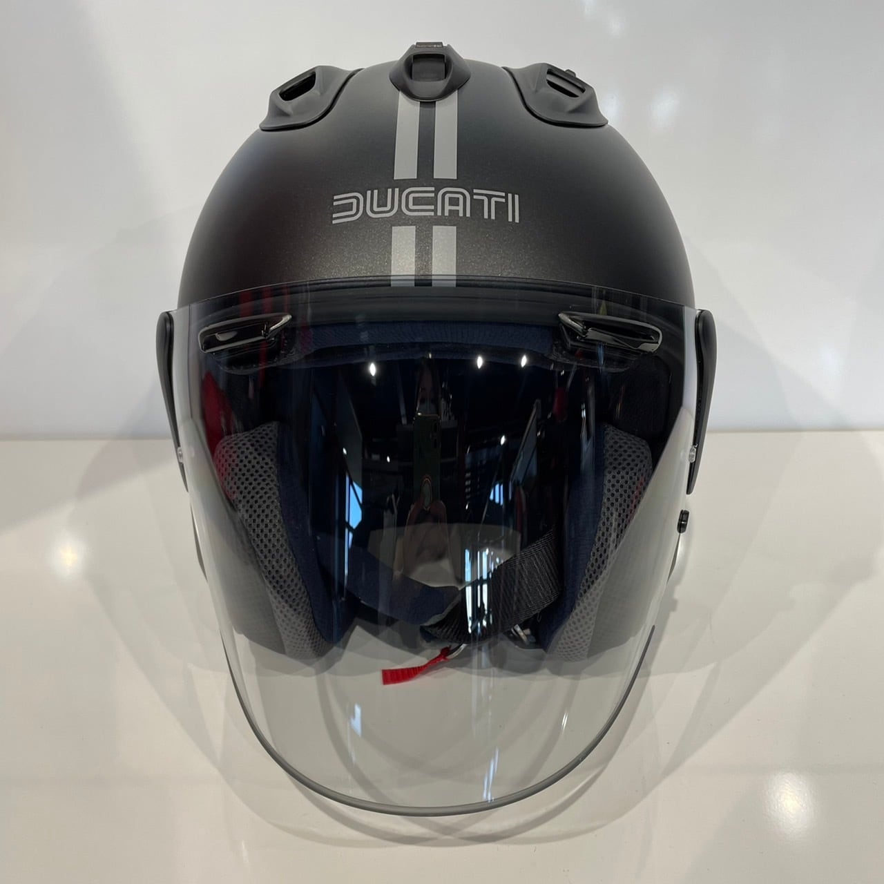 Black Swag Casco jet / オープンフェイスヘルメット | ドゥカティ千葉セントラル powered by BASE
