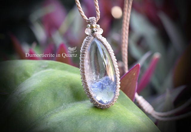 特大★虹入ふわふわ★デュモルチェライトインインクォーツ　マクラメネックレス935