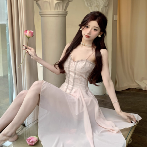 【送料無料】お出かけ ロングドレス ワンピース 衣装 パーティドレス ひざ丈 ノースリーブ Aライン フレア 薄手生地 エレガント 可愛い 大人可愛い きれいめ シンプル カジュアル シック コンサバ 華やか 大人 上品 おしゃれ お洒落 主役級 こなれ感 高見え 高級感 オールシーズン シーズンレス 20代 30代 レディース 女性用 女子会 キャミソール アシンメトリー フリル お呼ばれ 休日 お茶会 入学式 入園式 結婚式 二次会 パーティ 演奏会 ファッション レース リボン スタイル 体型カバー