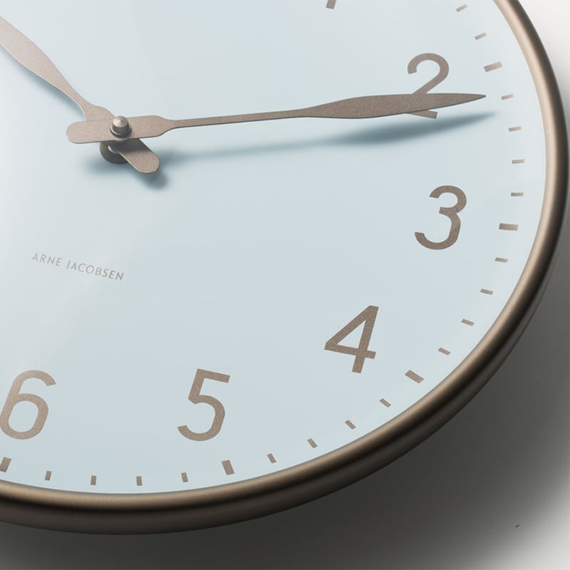 限定》WALL CLOCK STATION 210mm ROYAL BLUE 43637［ARNE JACOBSEN