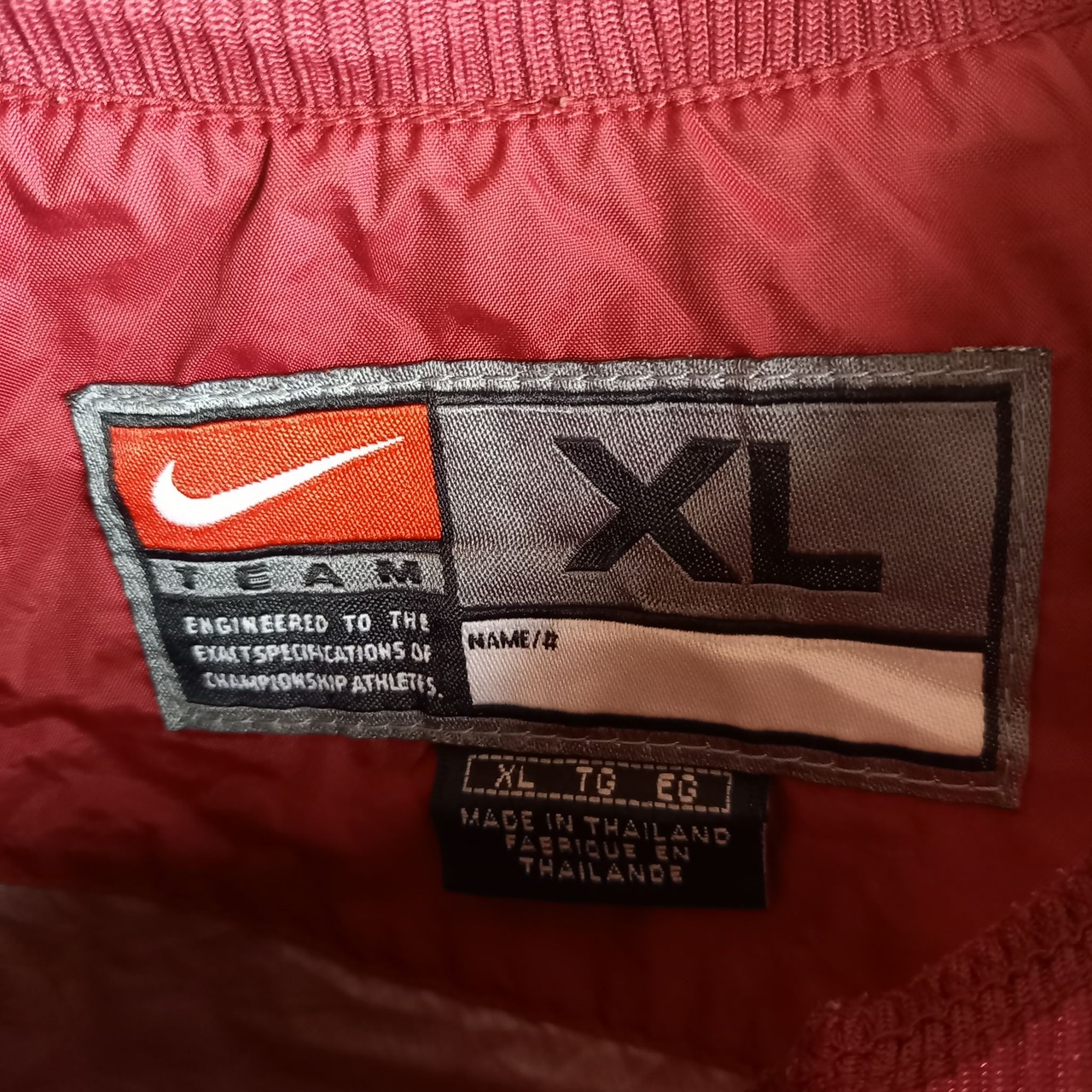 ナイキ　ナイロンプルオーバー　レッド　刺繍センターロゴ　オーバーサイズ　XL