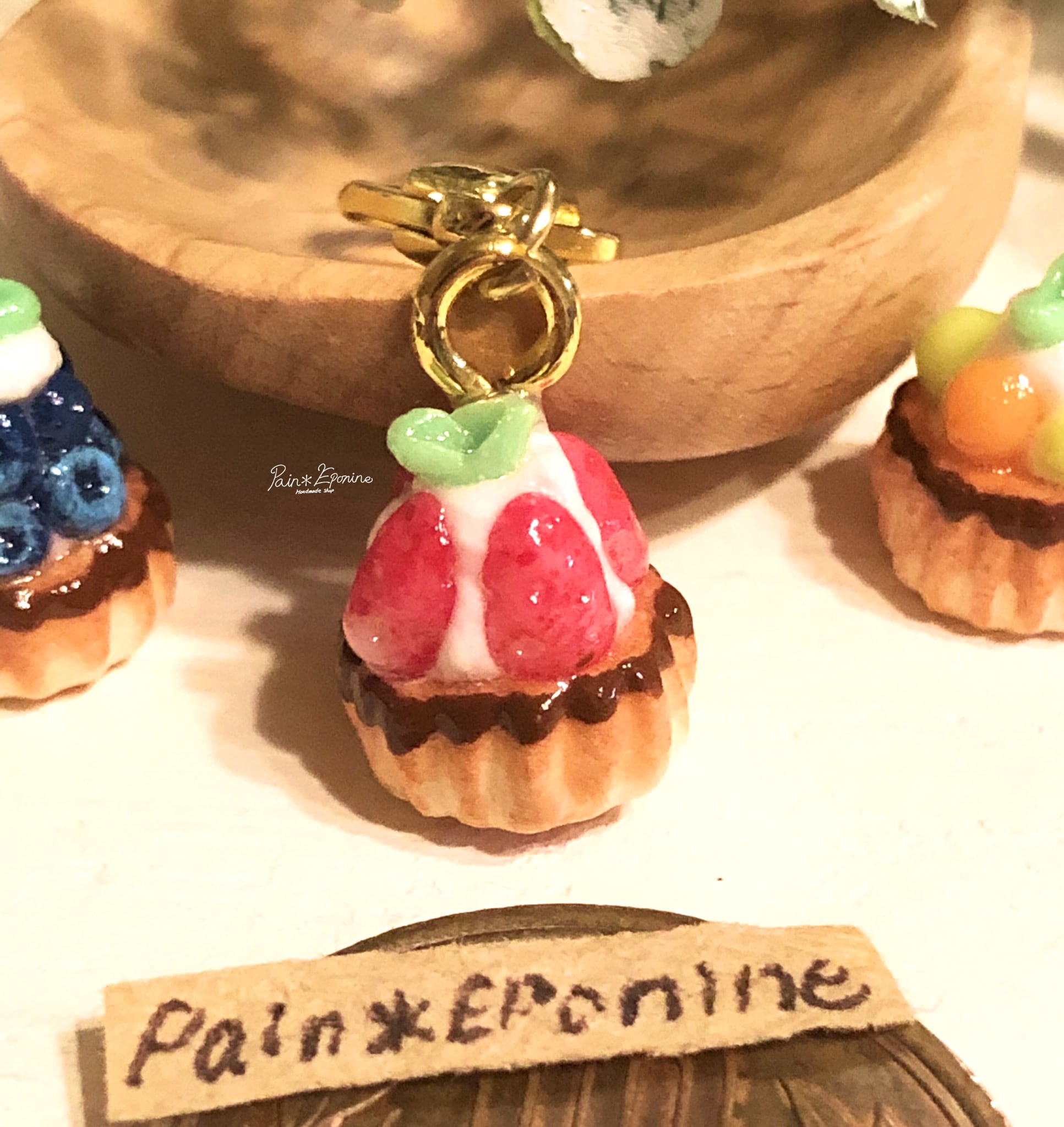 ♯Ejg17CE不二家のケーキストラップ2全6種ミニチュア苺のタルト:♂BANDAI