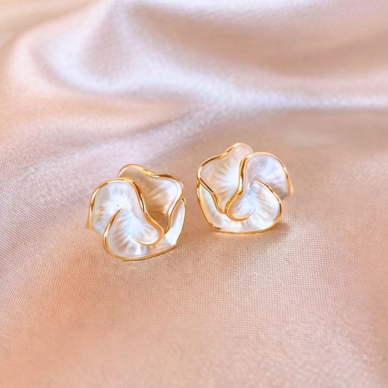 ツインレイとの統合 愛の結びつきを強化するピアス 大天使チャミュエルの祝福