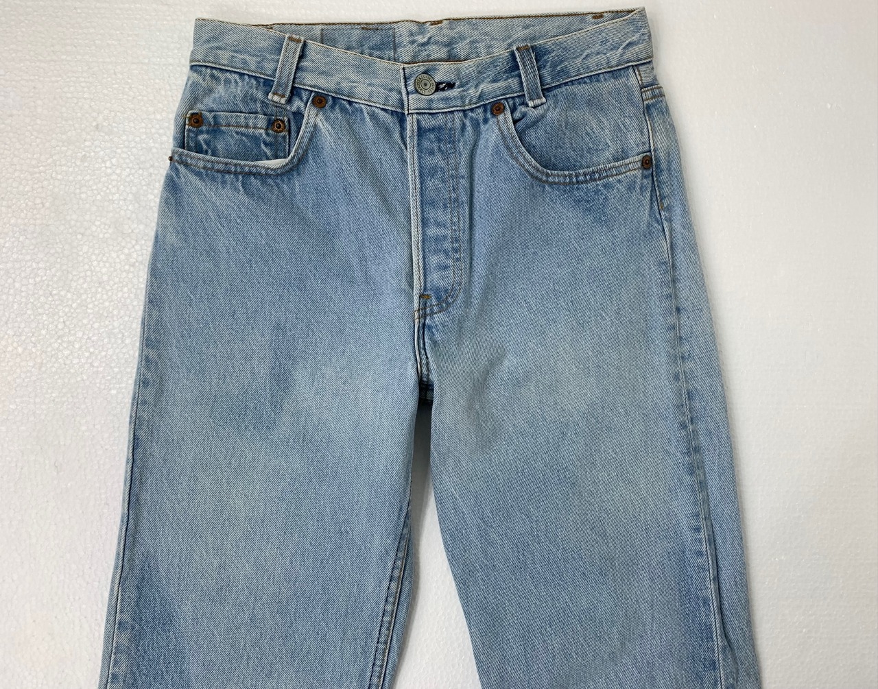 M-205  リーバイス Levisレギュラー古着 1985年米国製刻印546  W 70cm(ぐるり） 股下 79cm