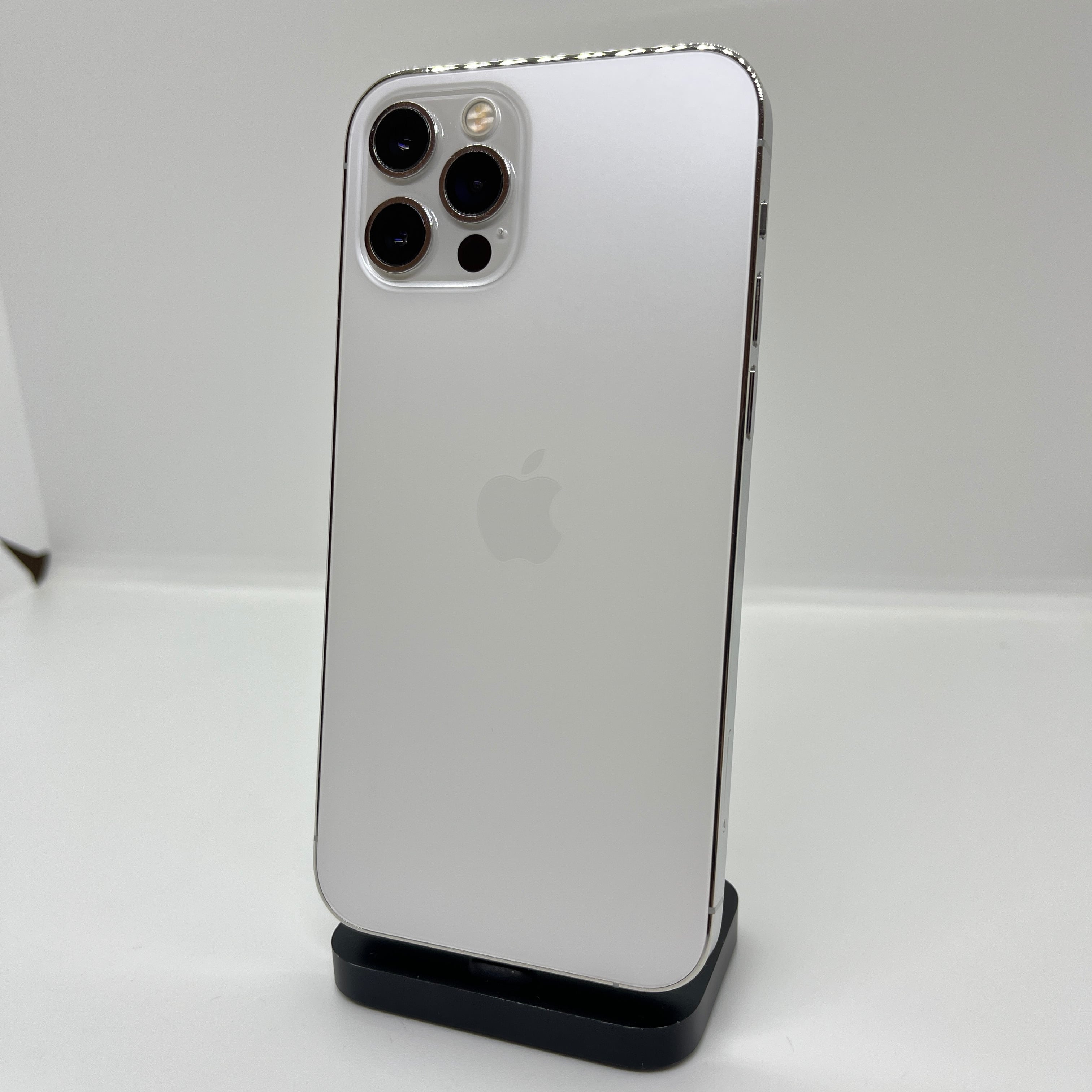 バッテリー最大容量100％】iPhone12Pro 256GB シルバー【SIMロック解除