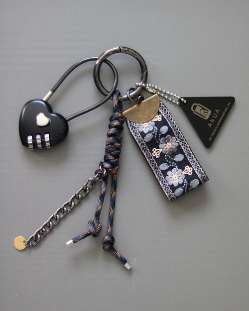 BAG CHARM　ハートのダイヤルロック付き 02　（BLACK）