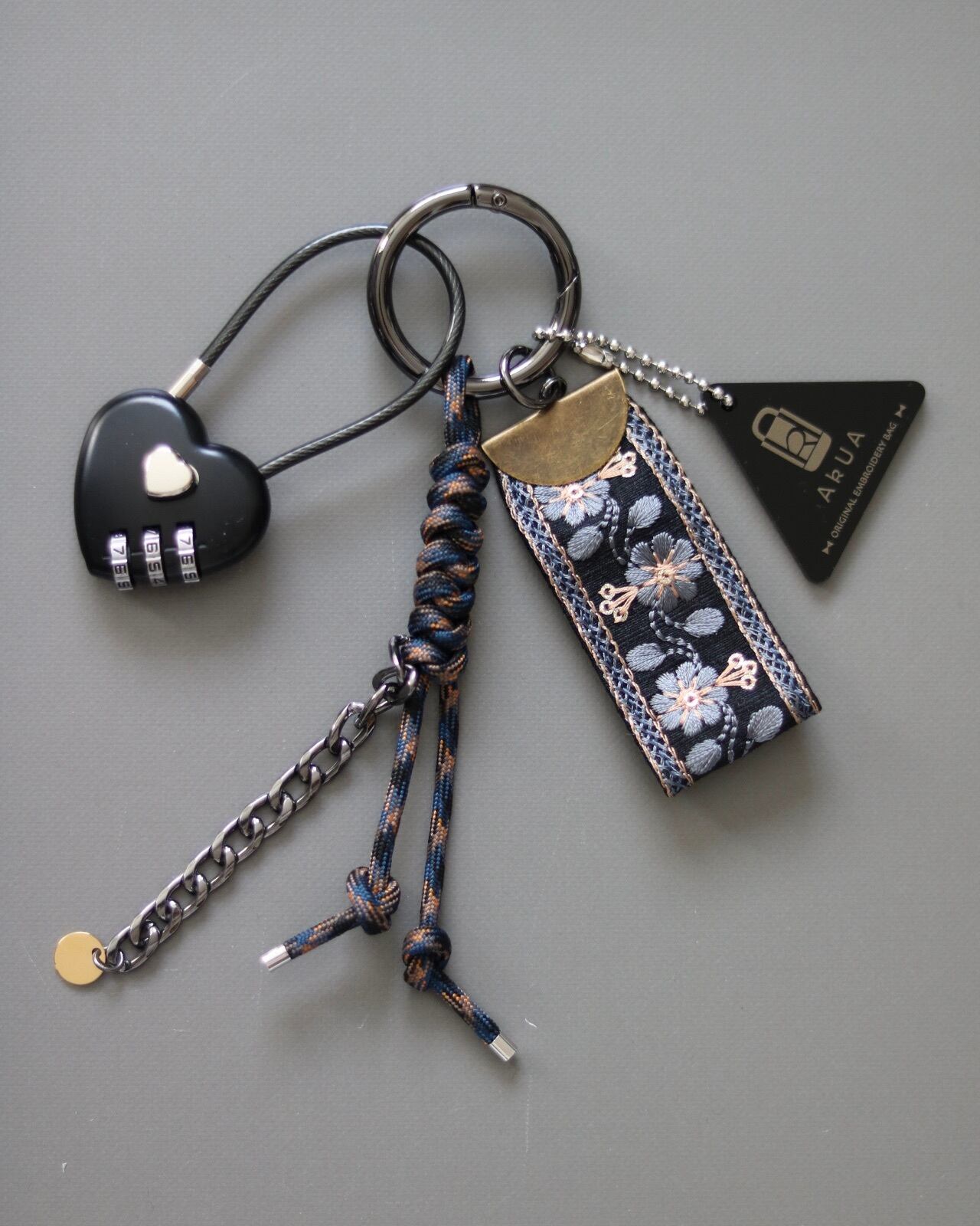 BAG CHARM ハートのダイヤルロック付き 02 (BLACK)
