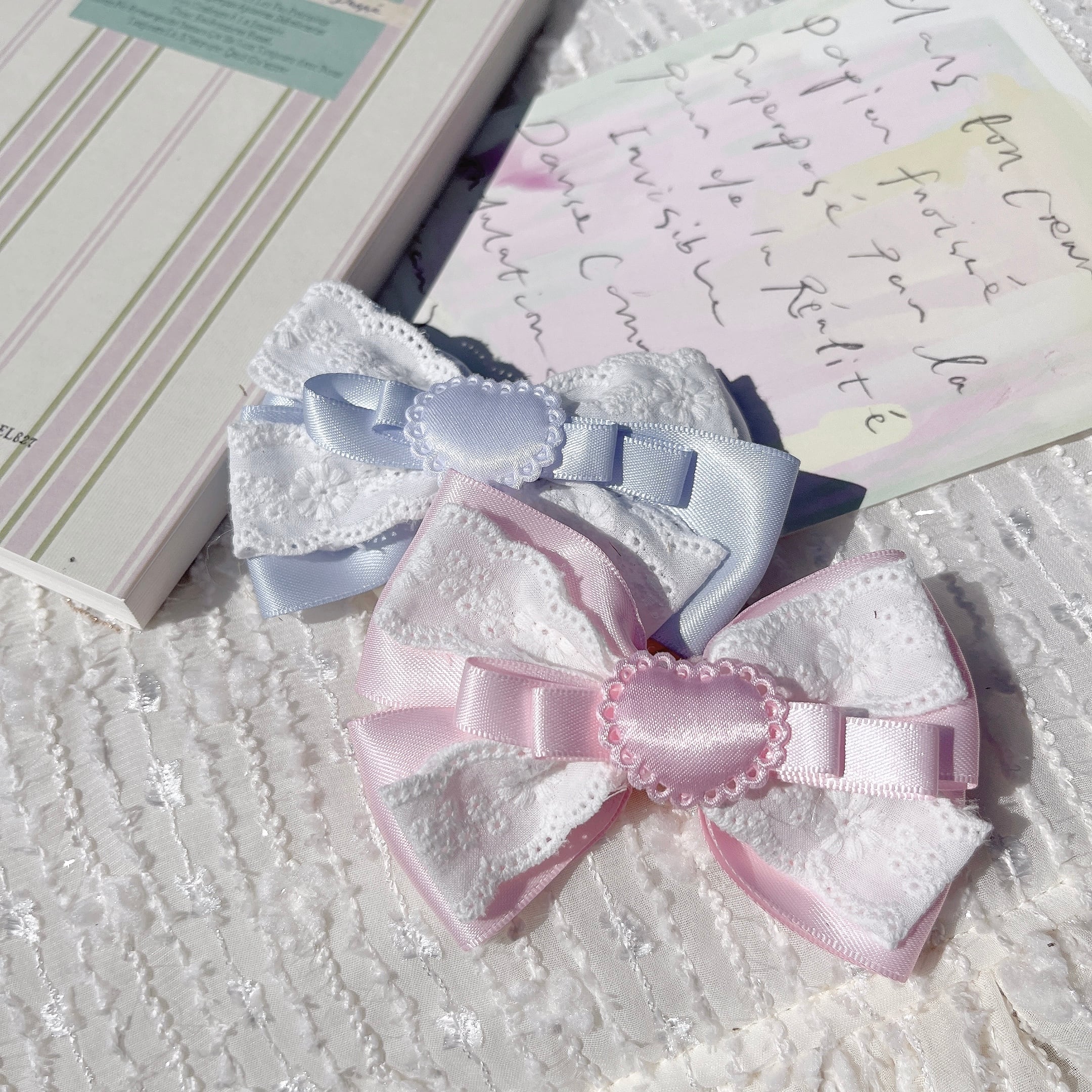 可愛いレースのリボンヘアバンド(後ろ支え付き)