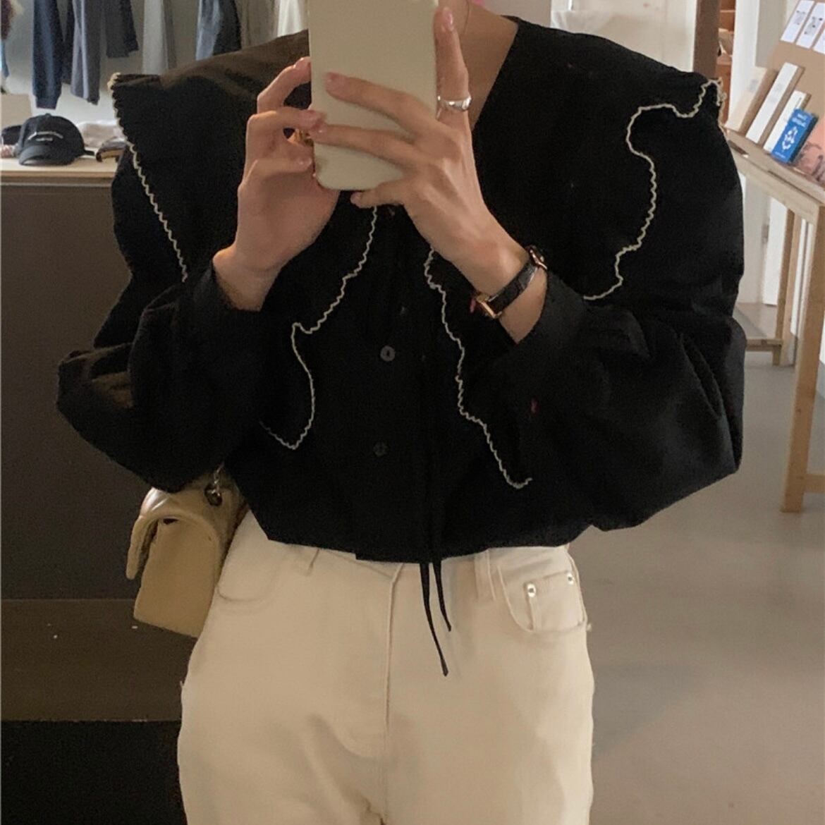 フリルビッグカラーブラウス