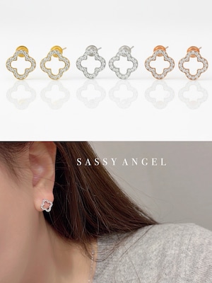 クローバーシルエットピアス