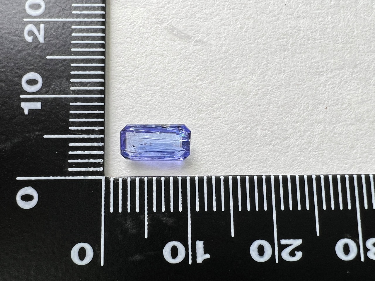 タンザナイト　0.82ct　[B11-424]