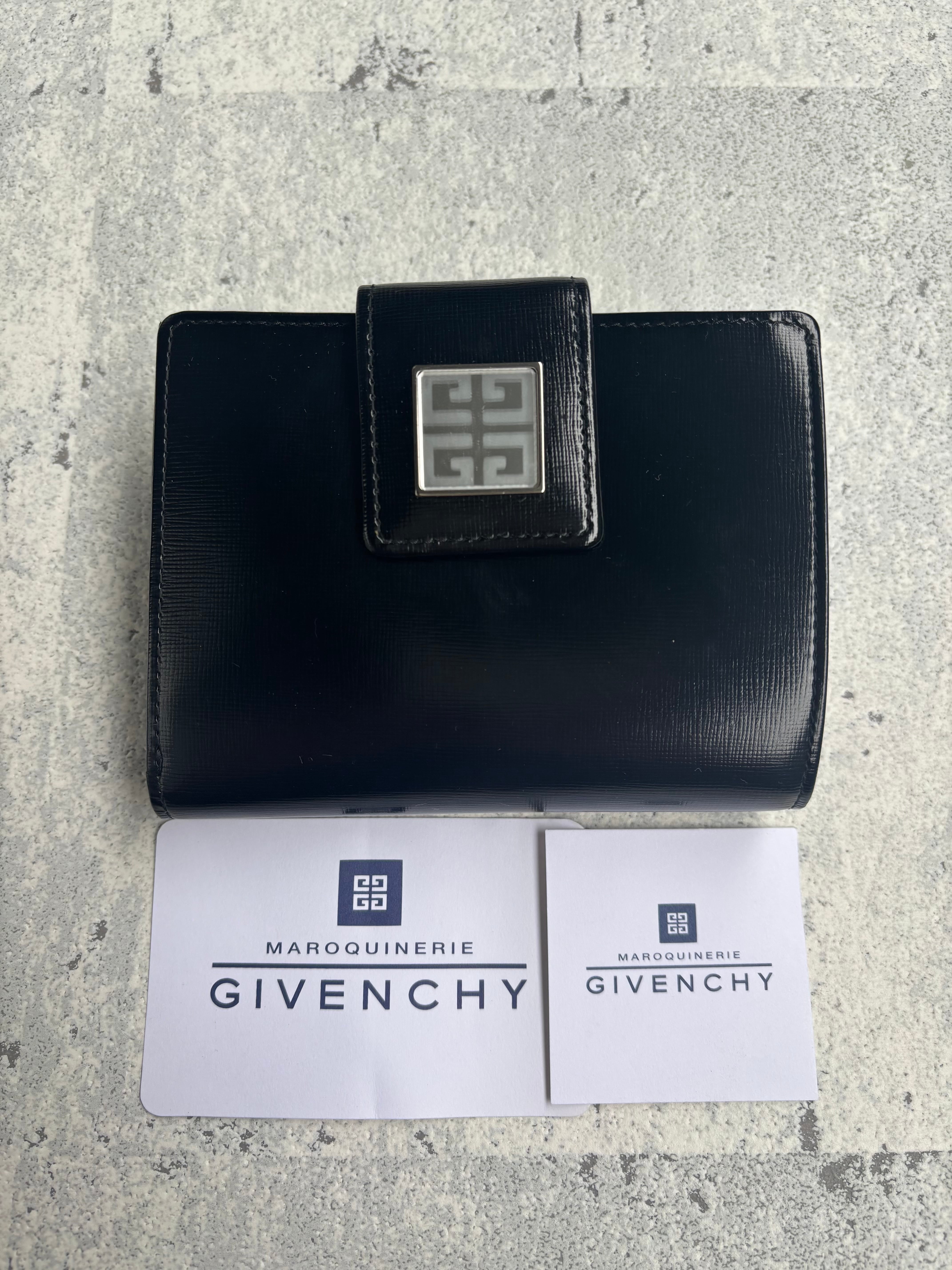 ジバンシー ビンテージ レザー がま口 財布 ブラック GIVENCHY ロゴプレートフラップ がま口財布 ブラック | Petit luxe Vintage