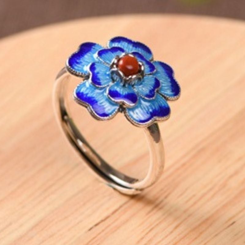 サクラソウのリング - 指先に春の息吹を感じさせる R430 | Vary