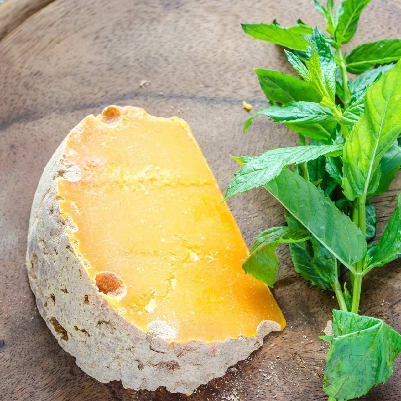 フランス 産 グラスフェッド ミモレット - 12ヶ月熟成 100g French  Grassfed Mimolette - 12 Months Aged 100g