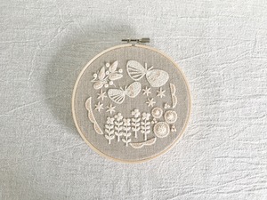 ironna happa  刺繍フレーム　ふわり蝶々