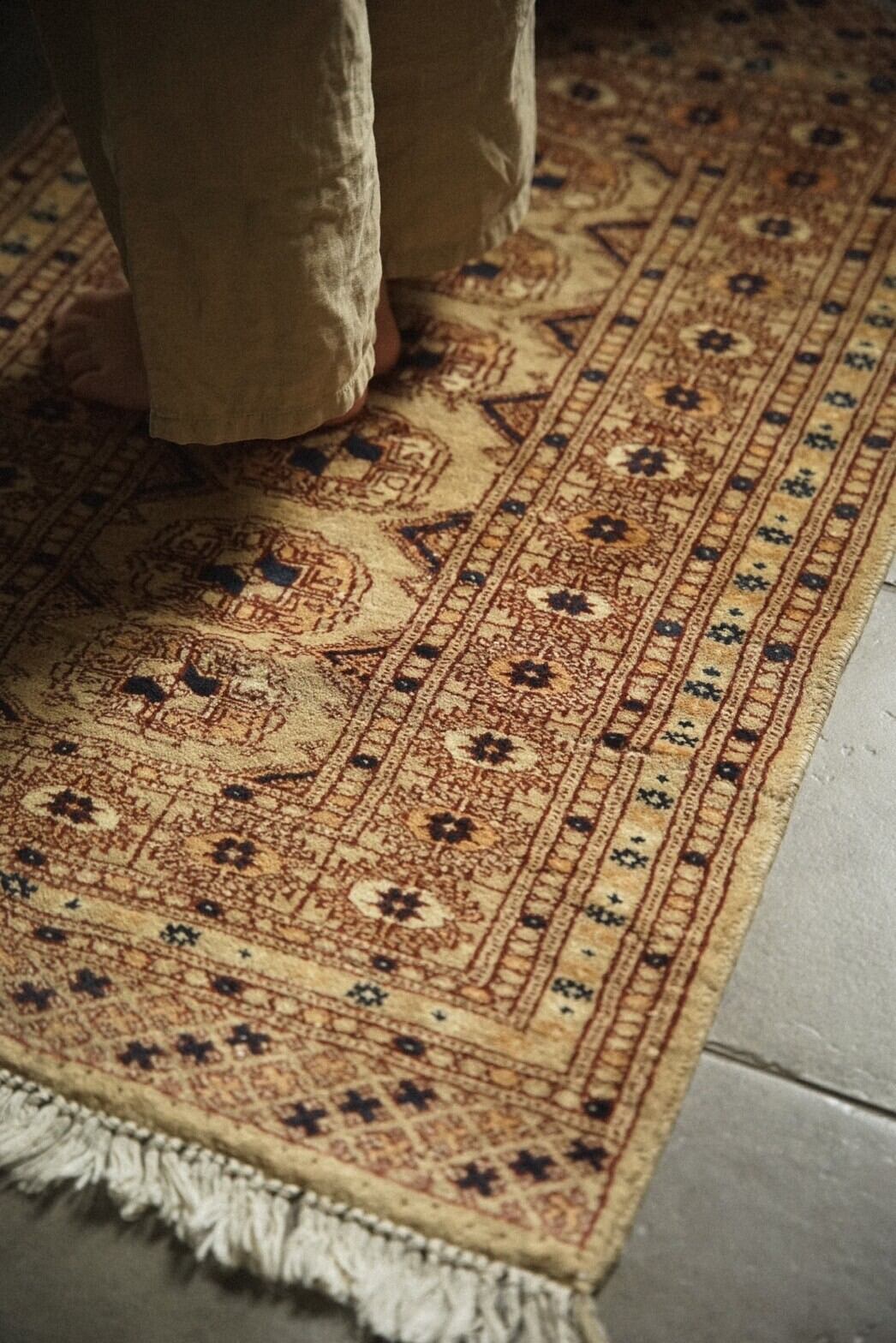 868 -Vintage Pakistan rug