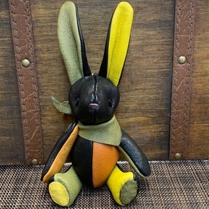 ジビエレザー鹿革ベルラビ★端革を使ってアップサイクル「ベルズラビット」写真の1点販売です　ブラック×カラフル系