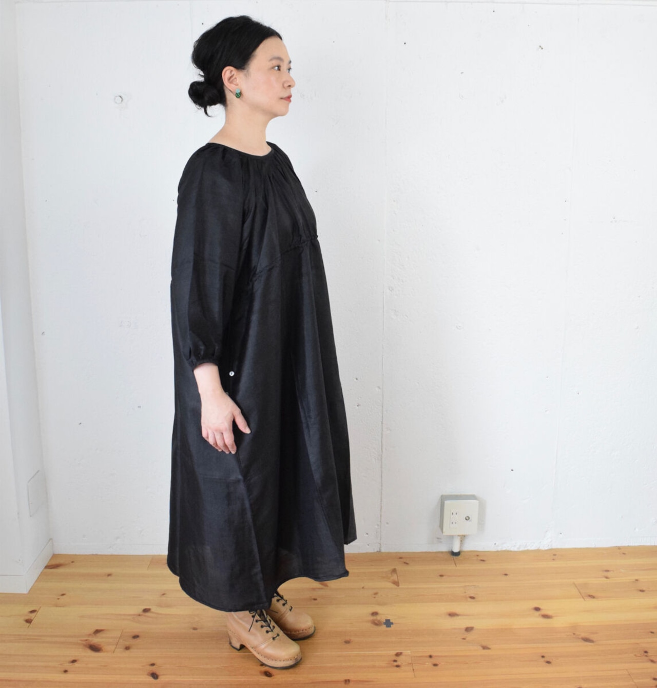 【定番】BUNON(ブノン) BACK BUTTON DRESS カディシルク バックボタンドレス