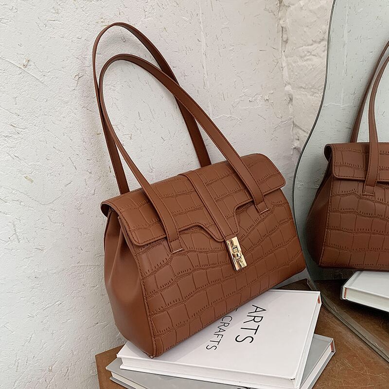 オータムウィンターショルダーバッグレッド 秋物 冬物 ハンドバッグ 手作りハンドバック19331937981