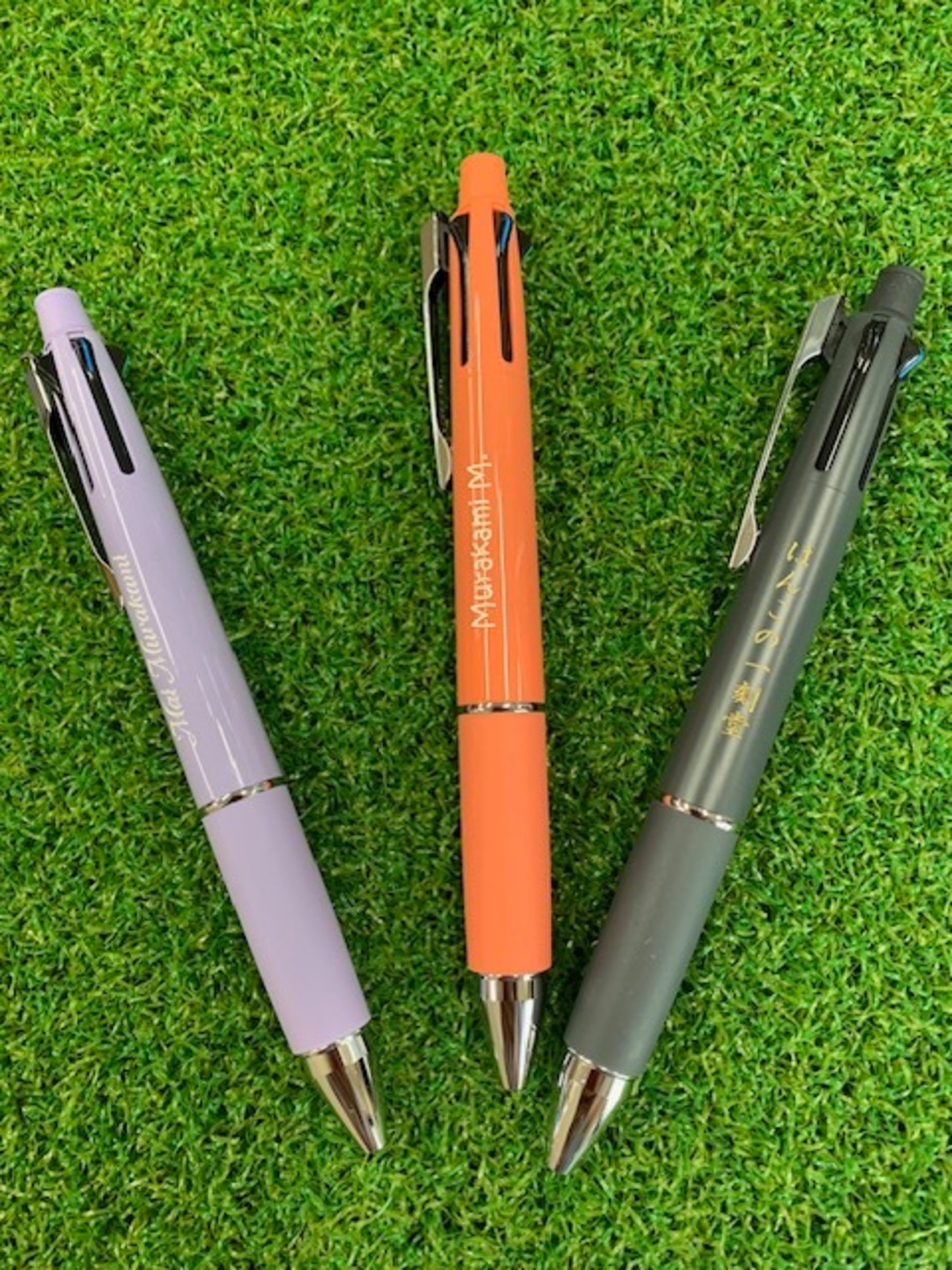 三菱鉛筆株式会社が販売する油性ボールペン「ジェットストリーム」不動の人気一位！！
