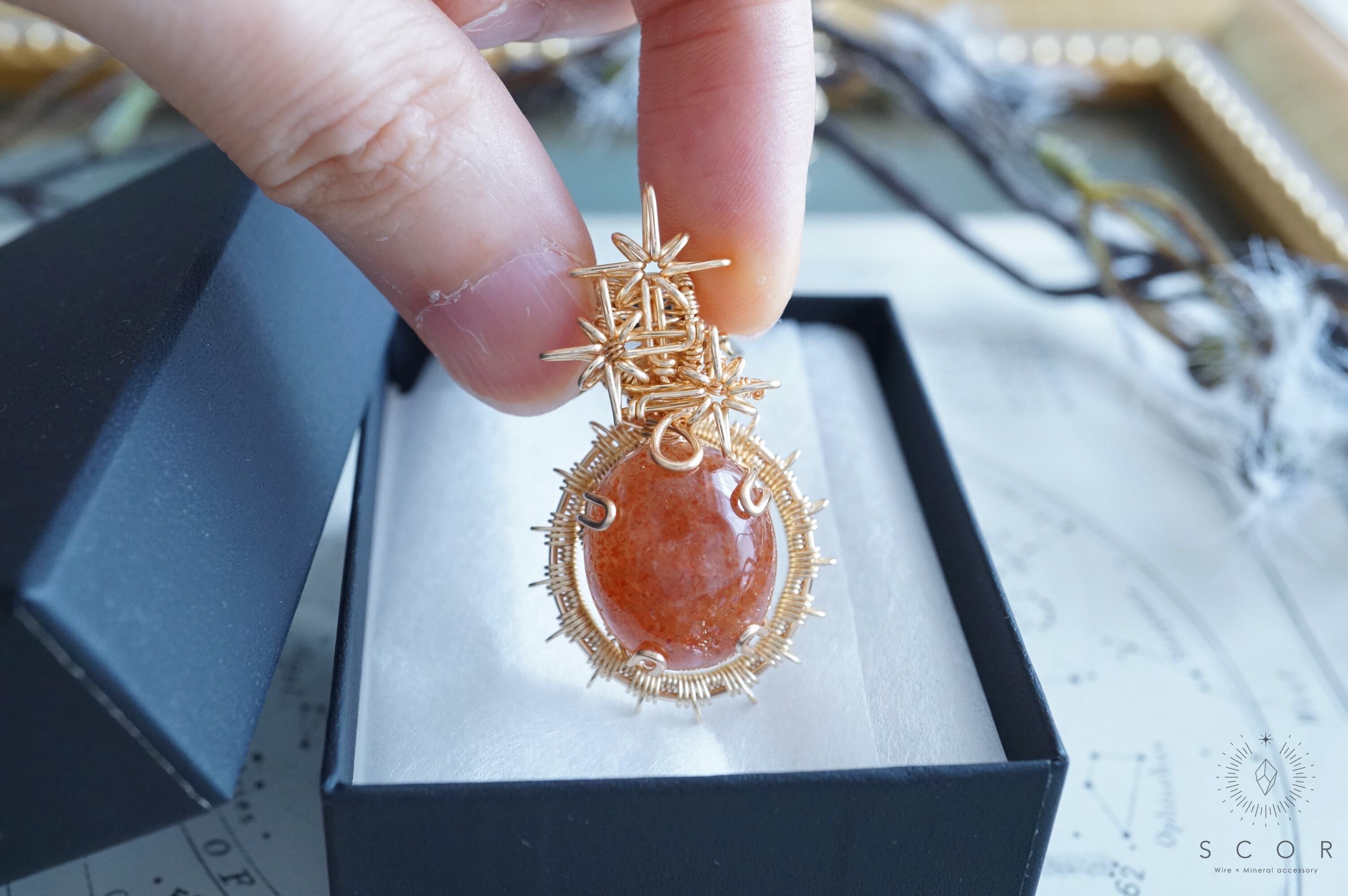 【動画あり】Halo - 箔片恒星 (pt566-s-g)(サンストーン ペンダントトップ)