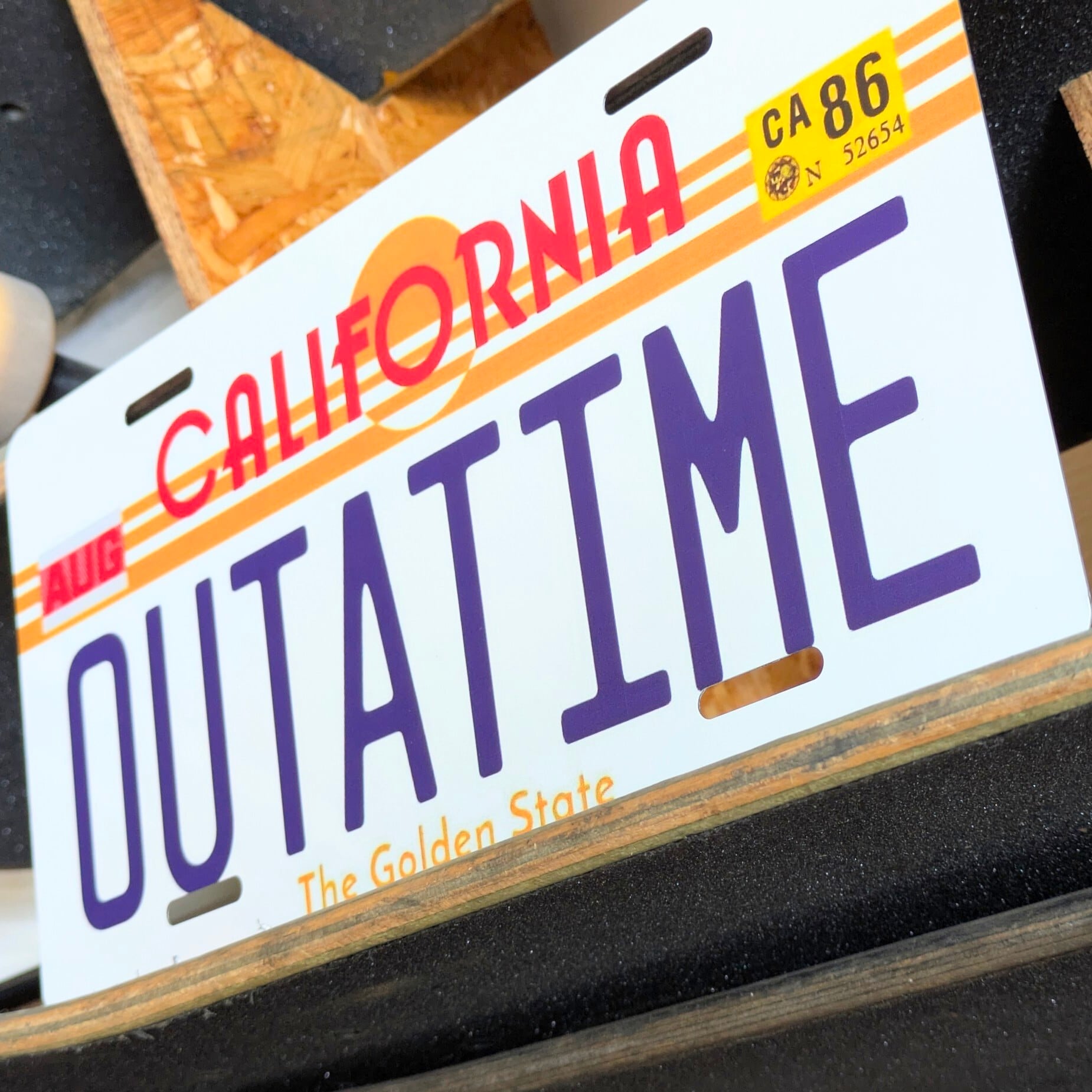 ♧ 再入荷！【デロリアン ナンバープレート バックトゥザフューチャー（Back to the Future）】OUT A TIME　プリントver. 〚アメリカン雑貨 アメトイ〛