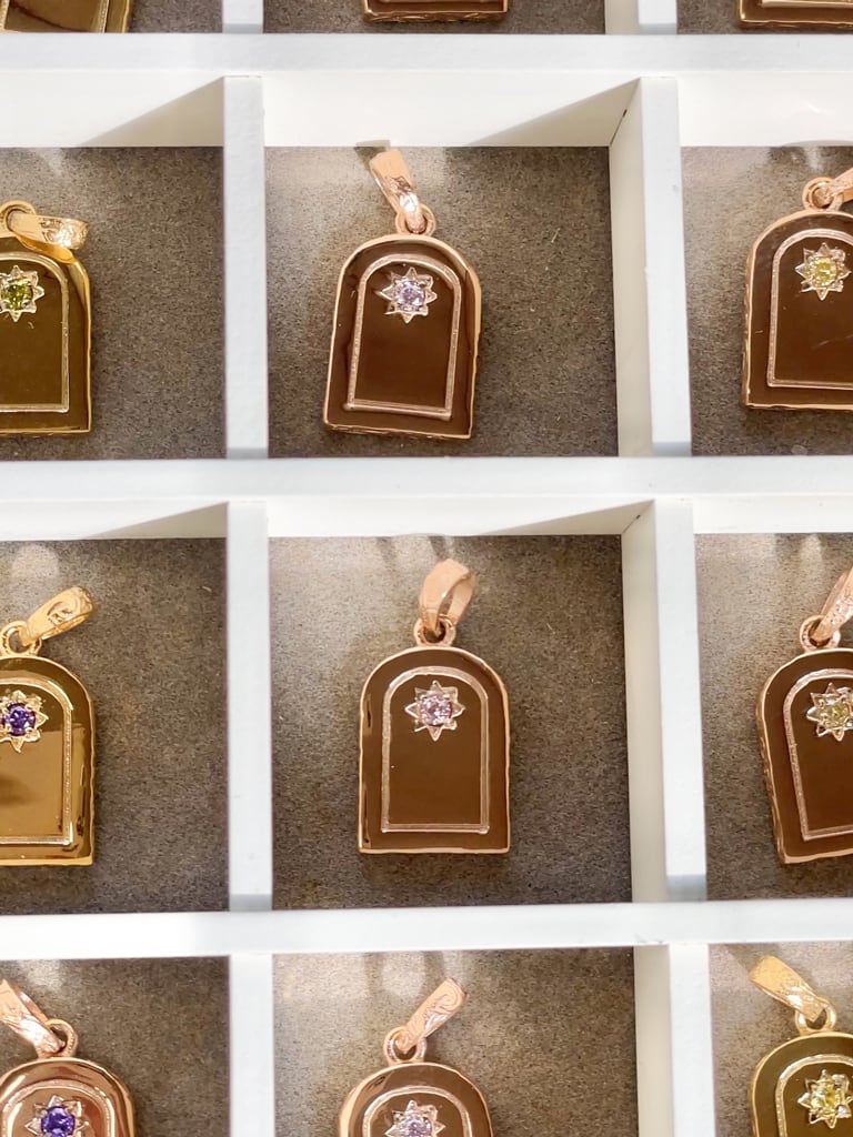 【誕生日石】アーチ・SUN チャーム《名入れ刻印無料》