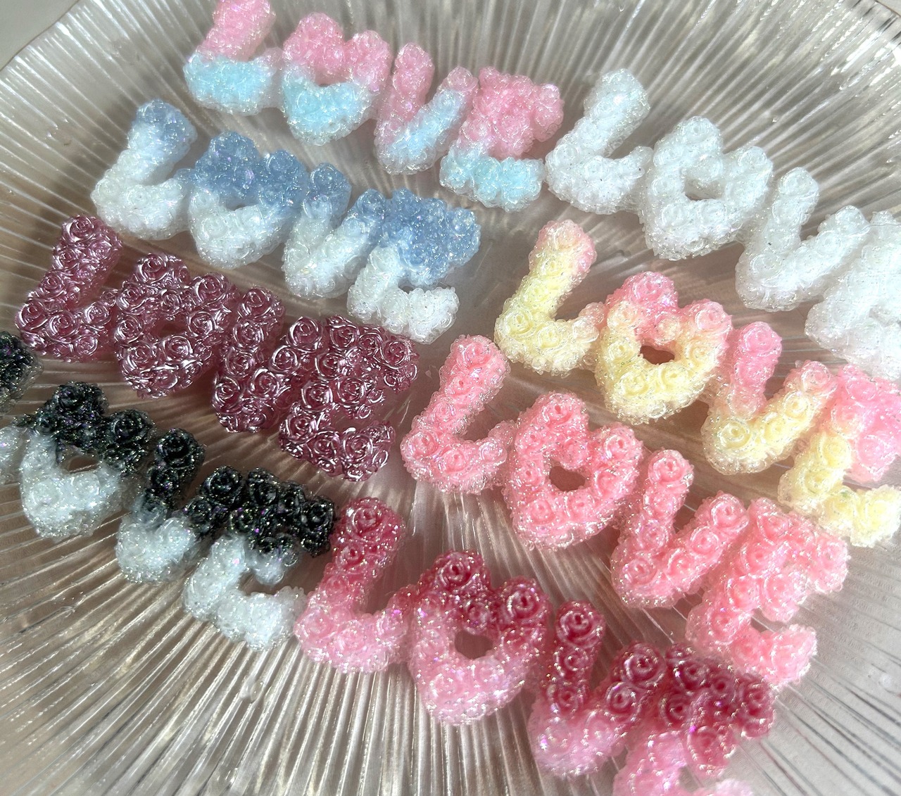 [４個]蓄光✨ローズ×L♡VE／８色:20mm×55mm