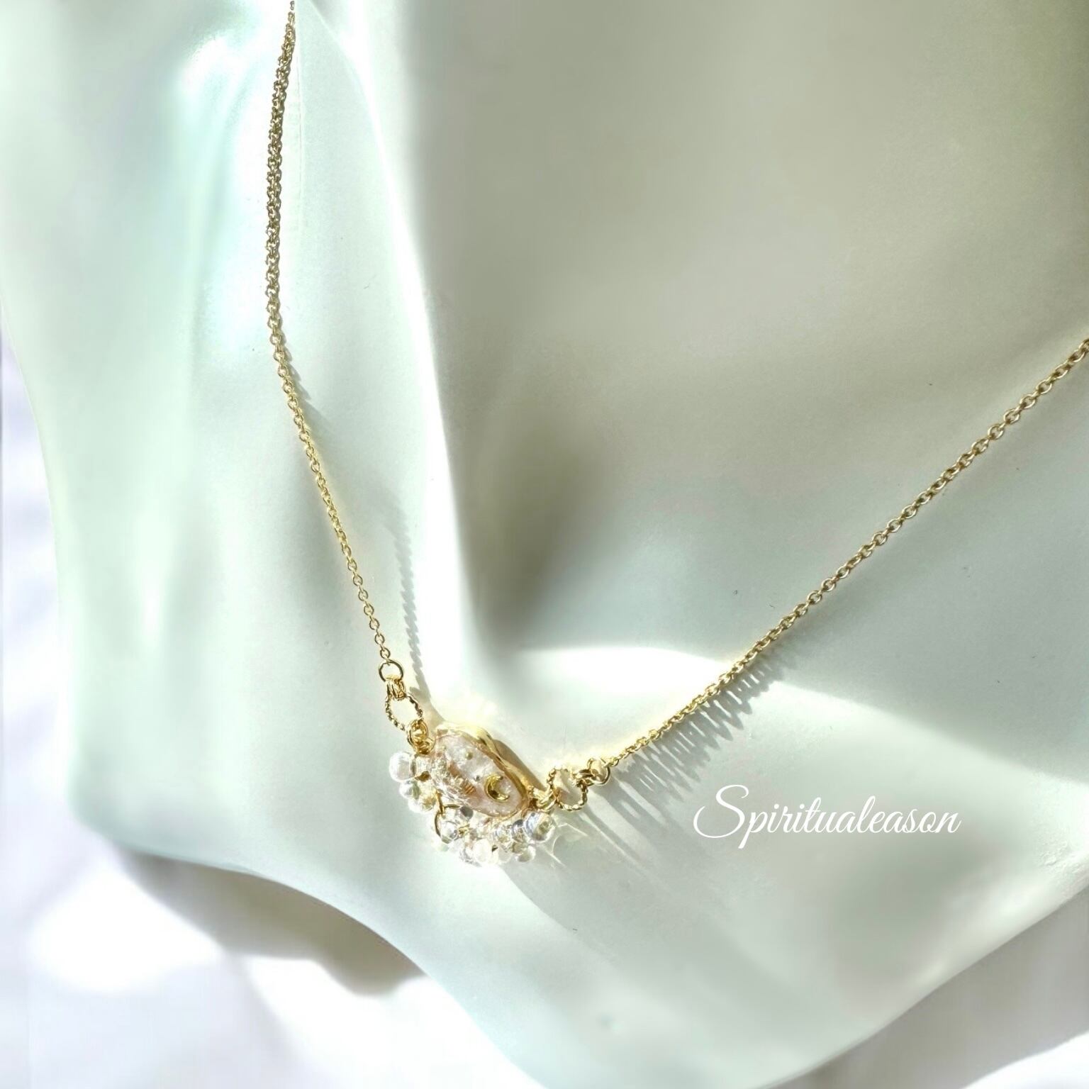 感情を溶かして浄化するお月様／オルゴナイト アクセサリー