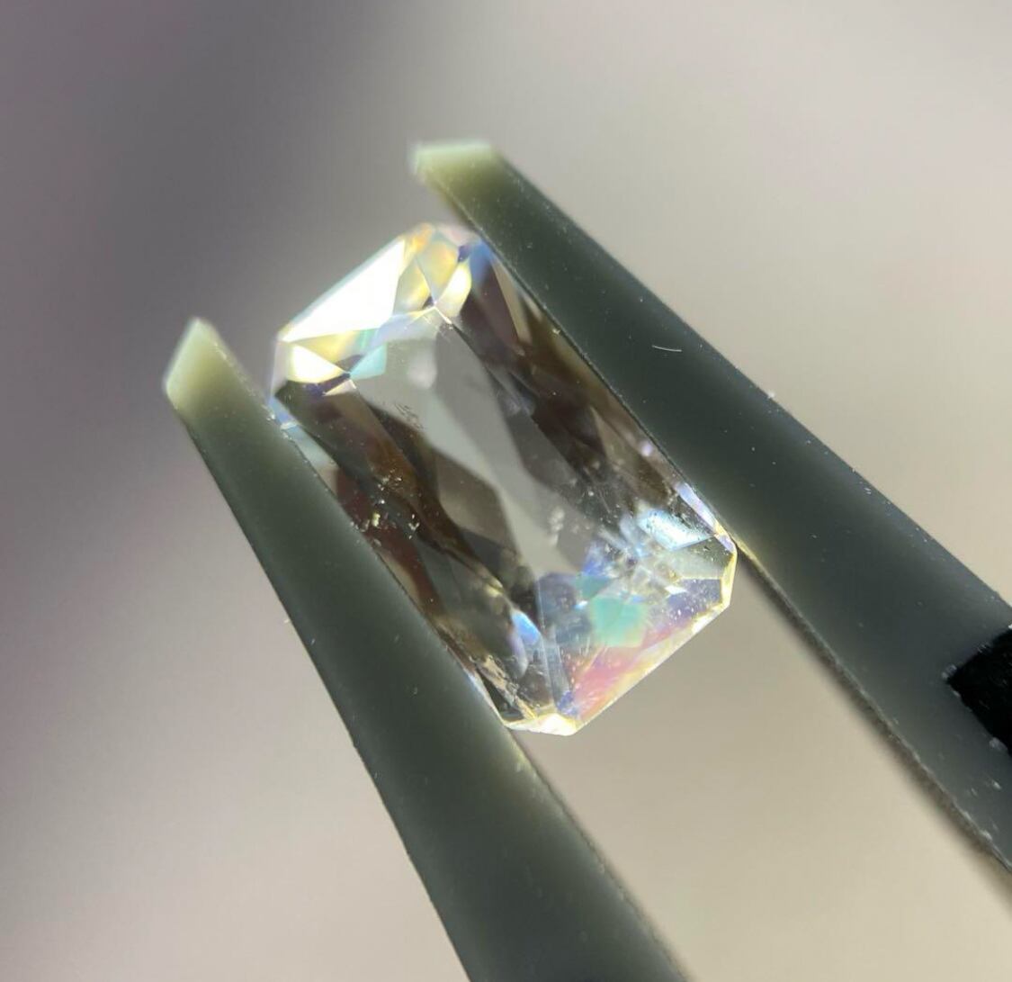 レインボームーンストーン 0.82ct 宝石 ルース | GCC.GEMS. レインボームーンストーン 0.82ct 宝石 ルース | GCC.GEMS.