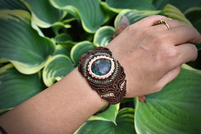 大きな紋章★チベット産ターコイズ マクラメブレスレットbm007