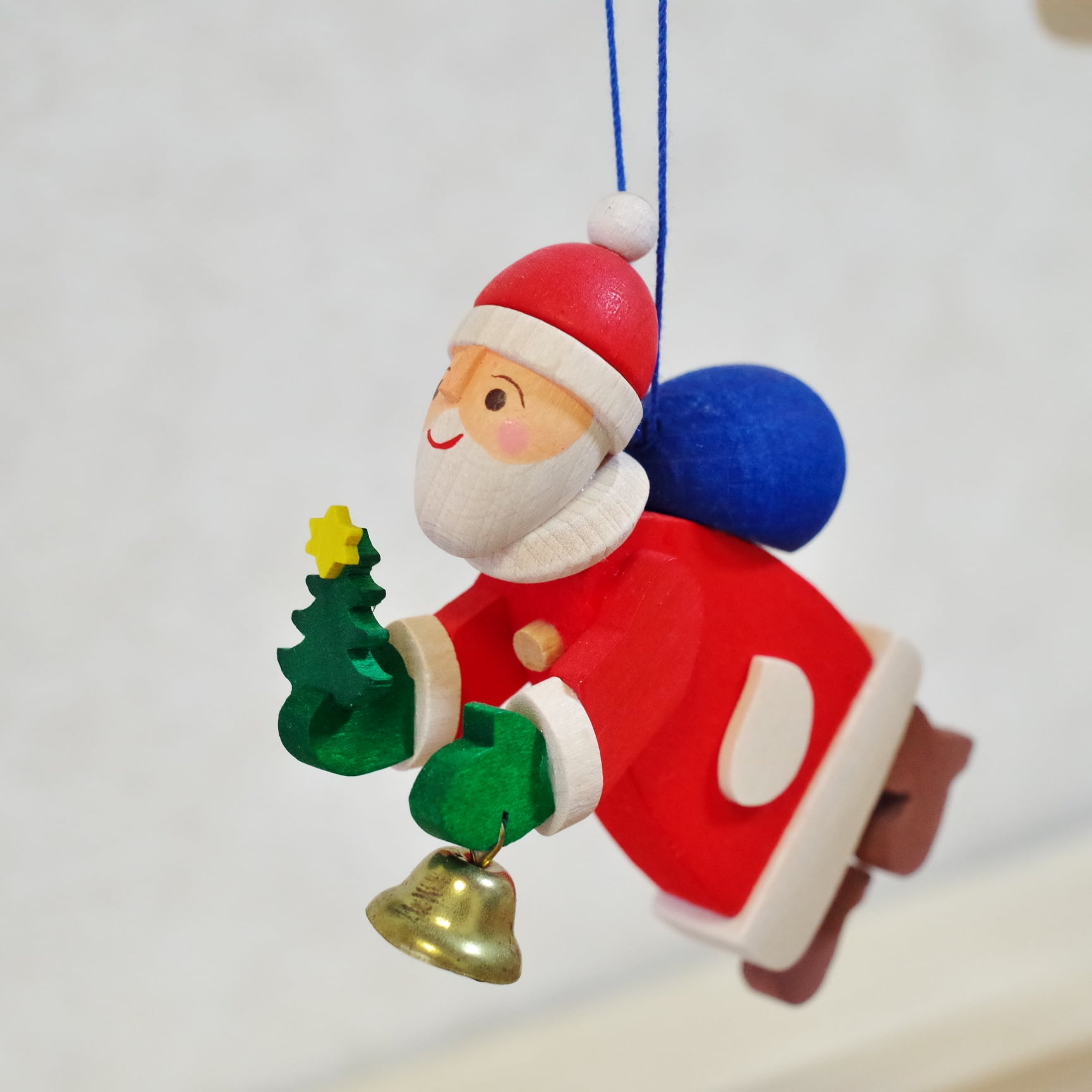 オーナメント とんでるサンタ | 木のおもちゃ専門店 おもちゃ箱
