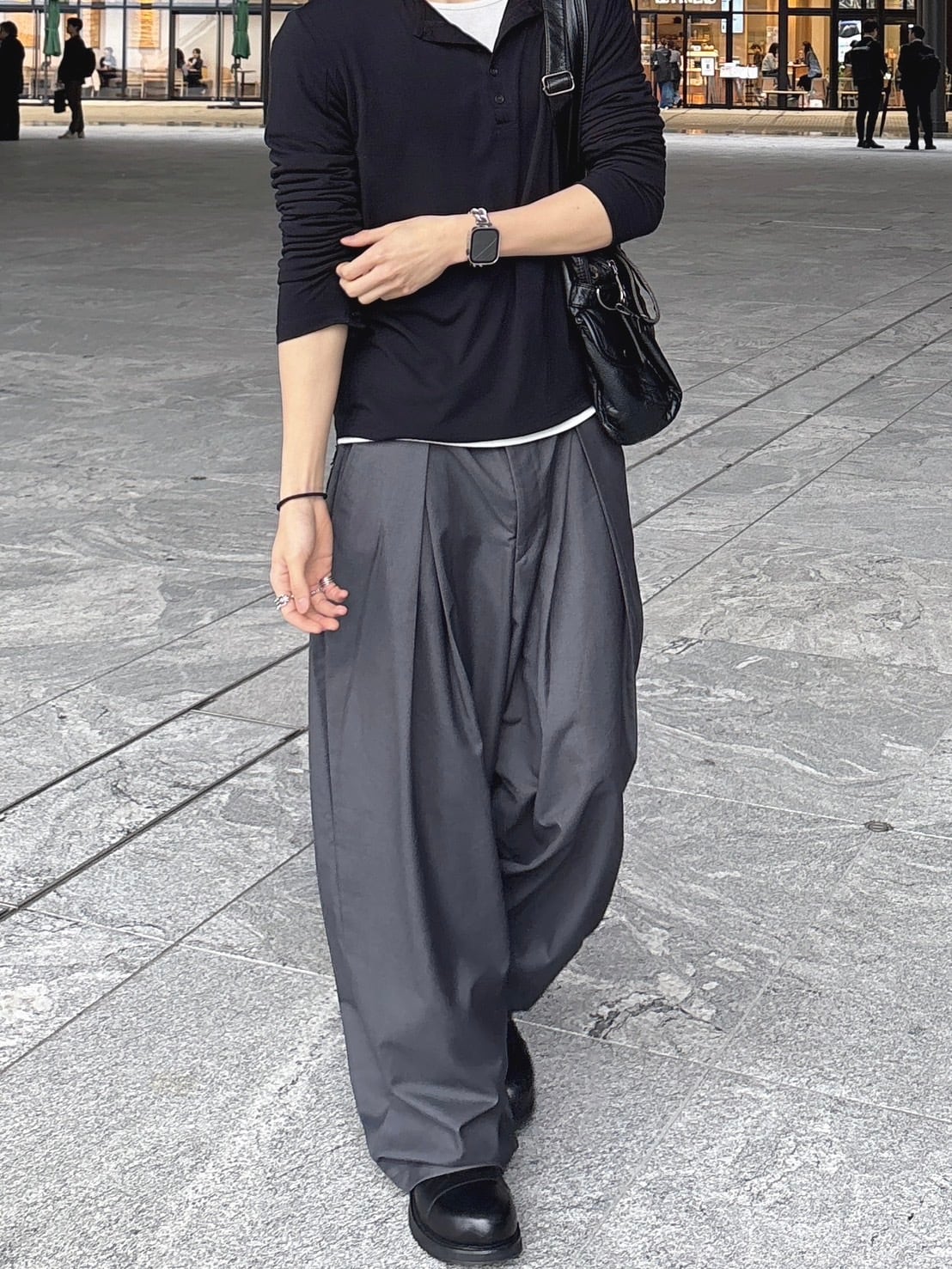 即納】RADIANT V-intuck slacks | 韓国ファッション セレクトショップ