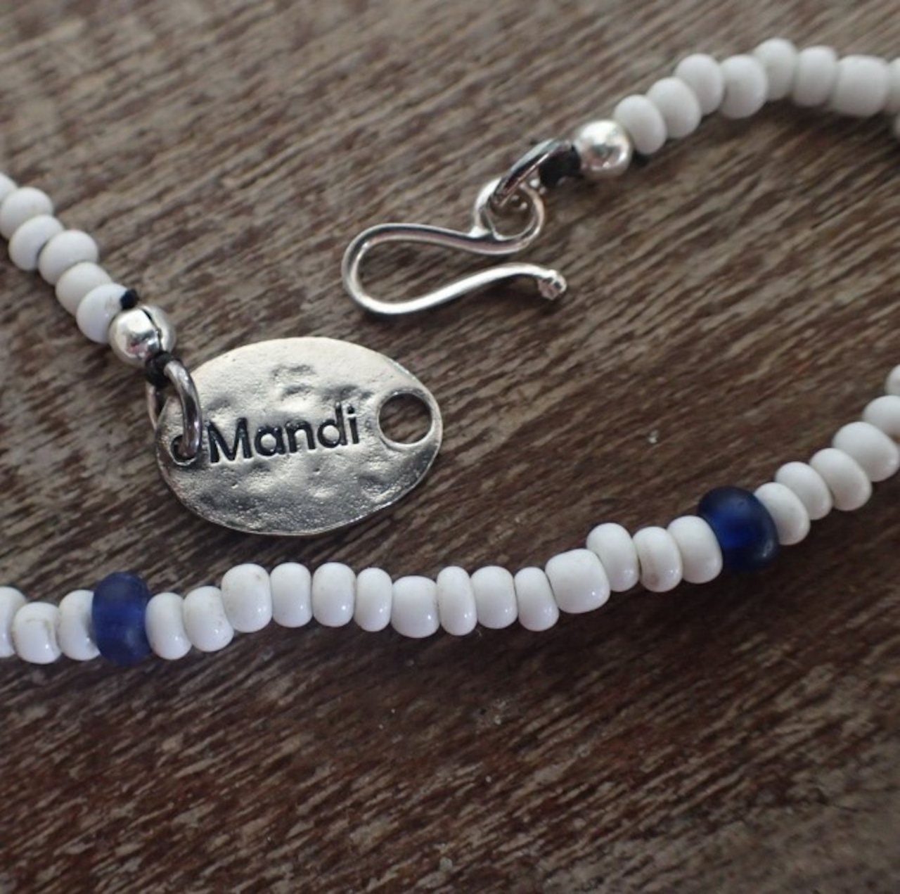 Mandi/マンディ Antique Beads Bracelet (White×Navy)