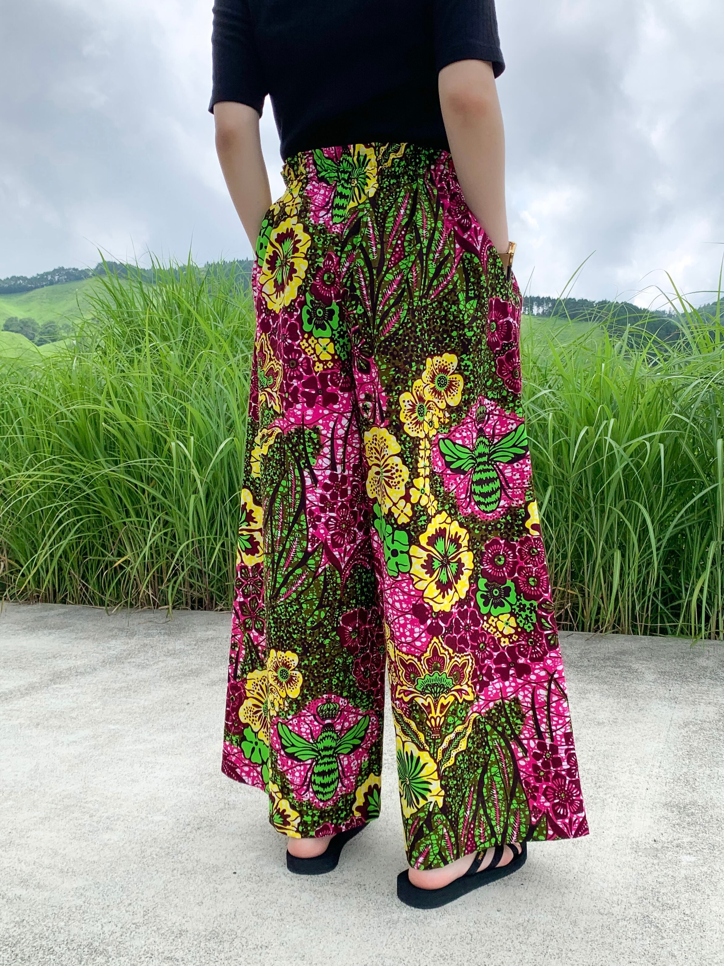 【受注製作】African wax Relax Pants ≪flower bee≫アフリカン/スカンツ/ワイドパンツ