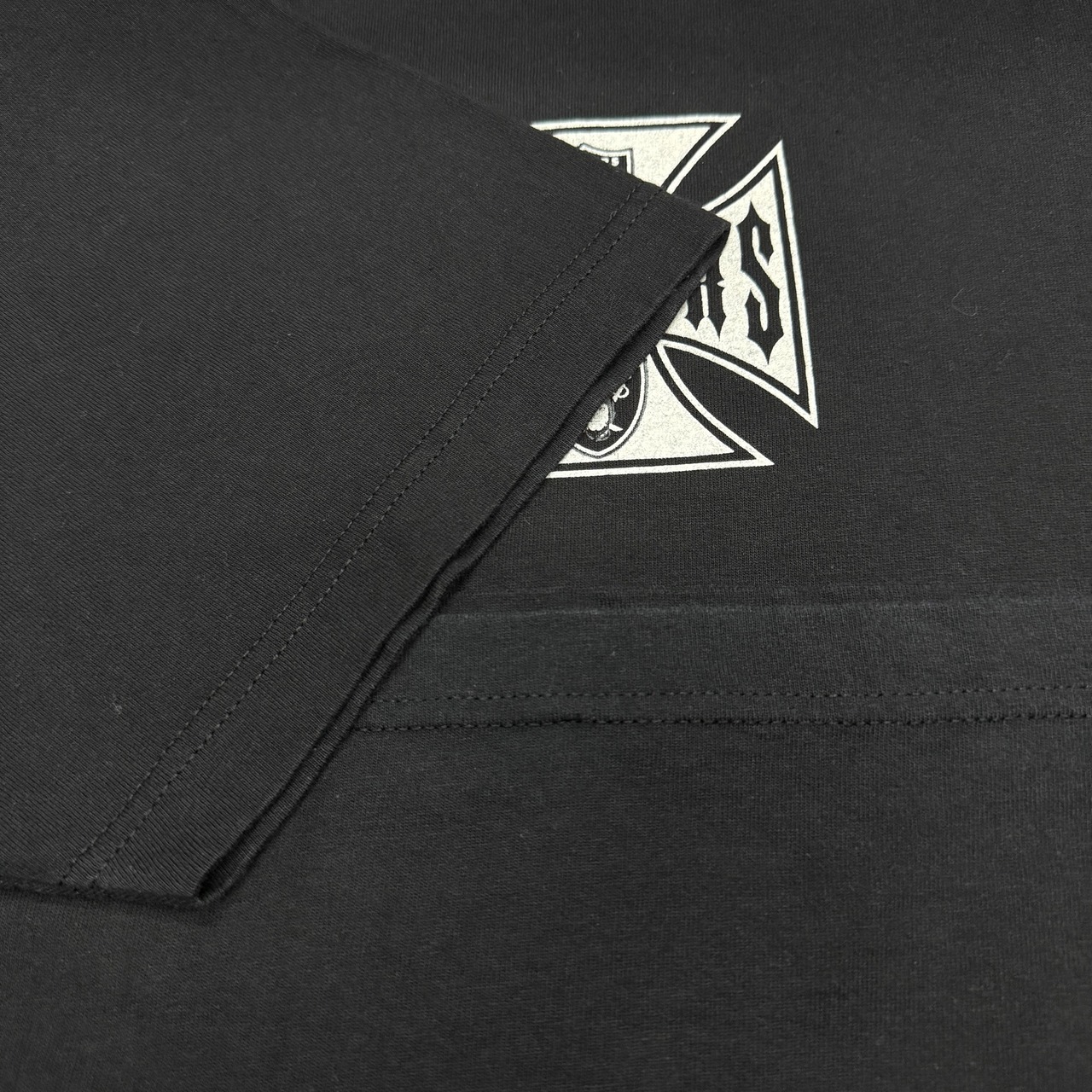 【RAIDERS】レイダース "YOU CAN'T HIDE FROM THE SILVER & BLACK" Tシャツ