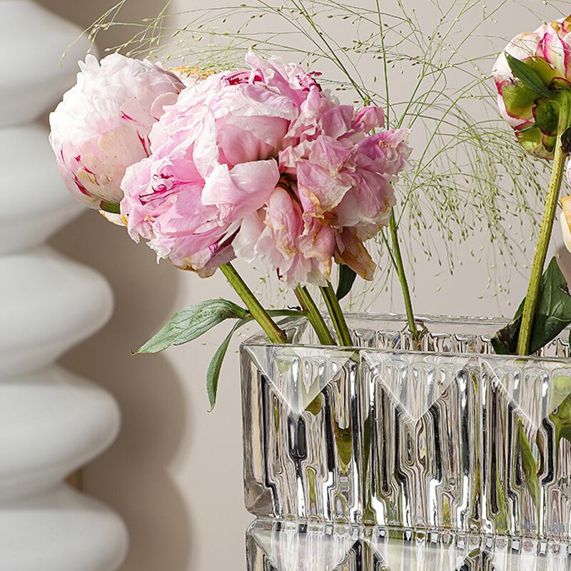 ダイヤモンドカット調 クリスタルガラスの花瓶 | Russel 海外