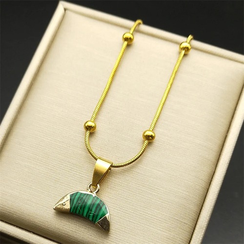 ペンダント ネックレス  緑 グリーン ステンレス ビンテージ ゴールド チェーン ストーン ビーズ 月 レディース メンズ マラカイト