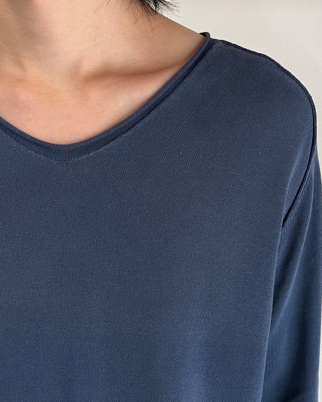 【Cruciani】deep blue round v-neck knit