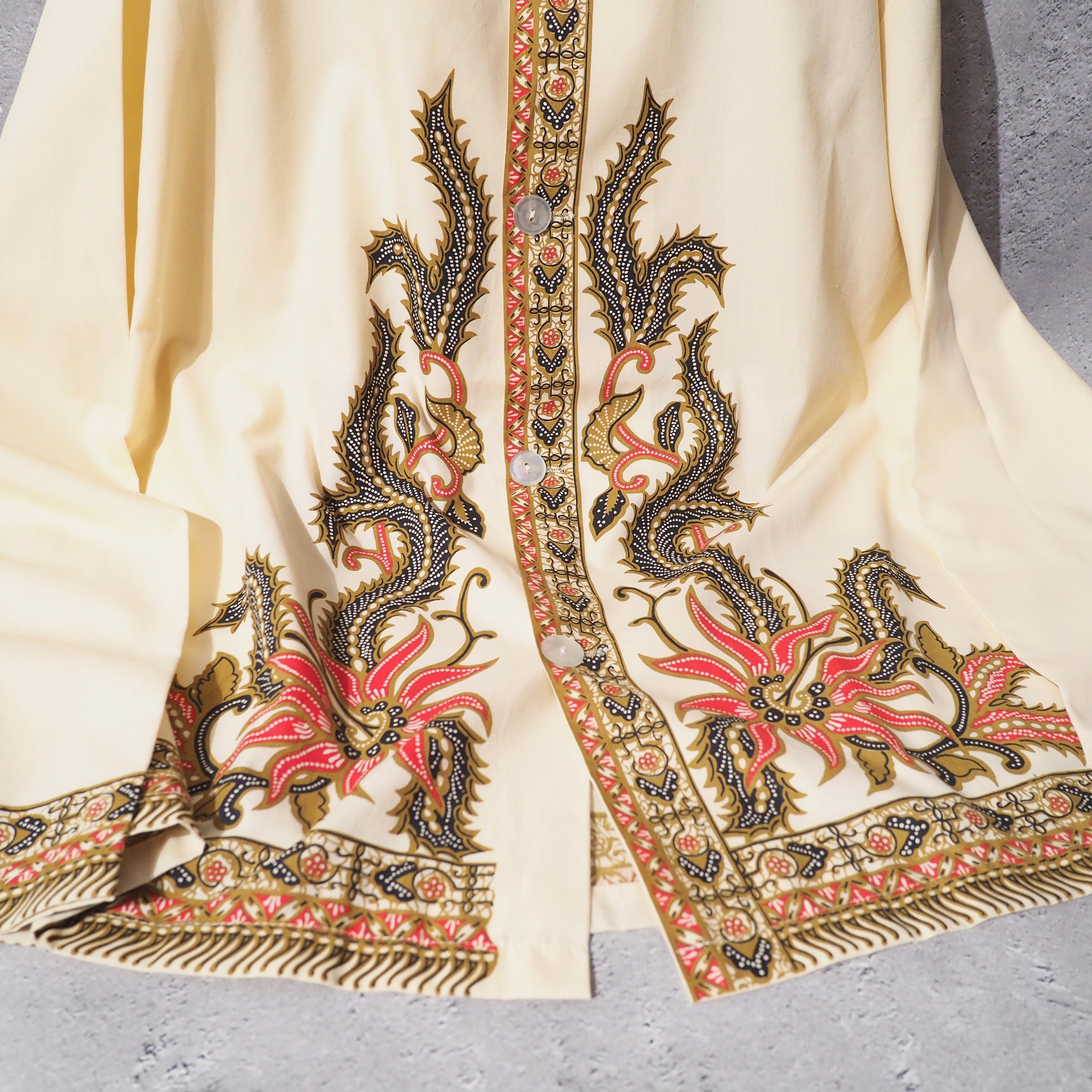 1970s ” 捻れ花 ” Beautiful Ethnic Flower all Over vintage Open collar shirt (made in Germany)