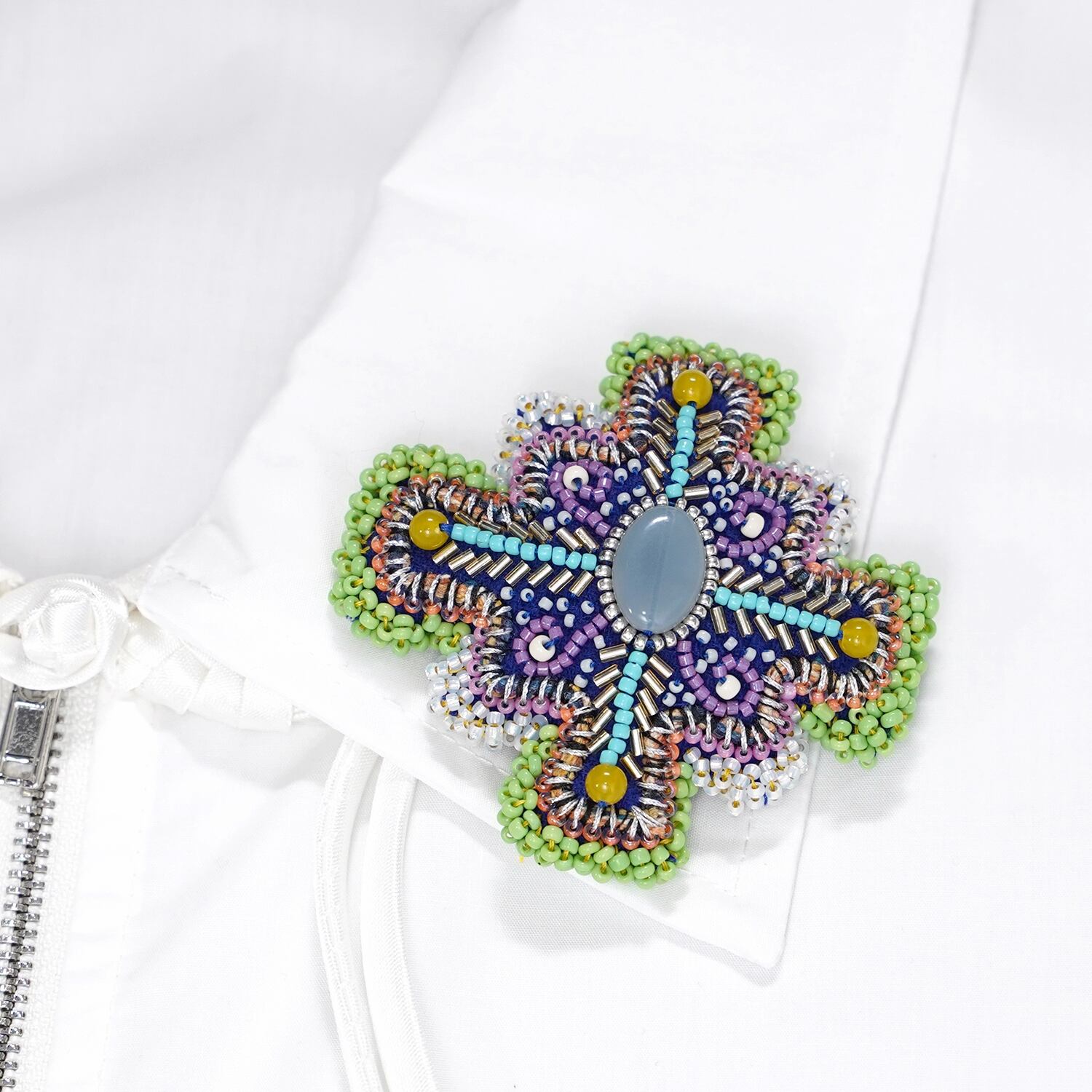 変形クロスのブローチ 3 ビーズ刺繍 一点もの カラフル | 月によろしく
