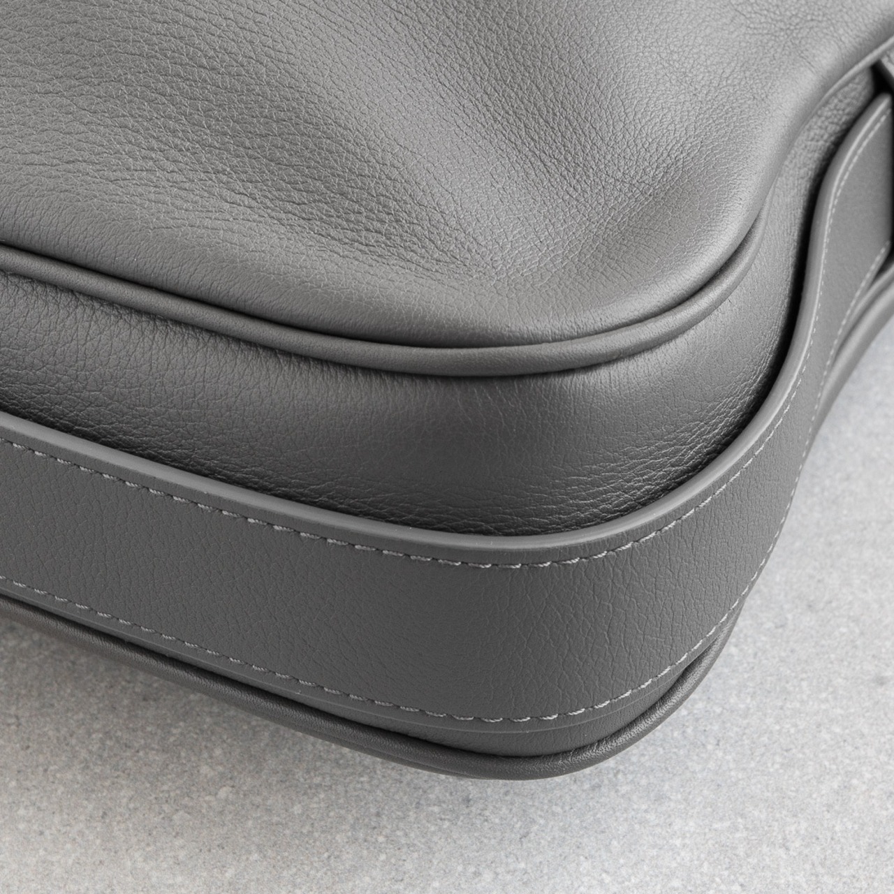 セリーヌ ショルダーバッグ ラージ ロミー グレー レザー AW25