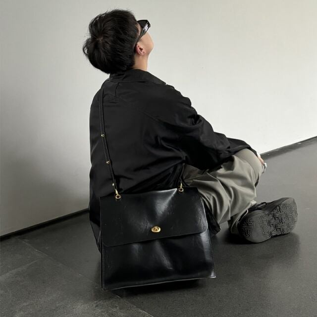 【予約販売】ショルダーバッグ カバン 斜め掛け 鞄 大容量 レザー ブリーフケース メンズ シンプル PUレザー 通勤 通学 ブラック シック こなれ感 お洒落 韓国 トレンド